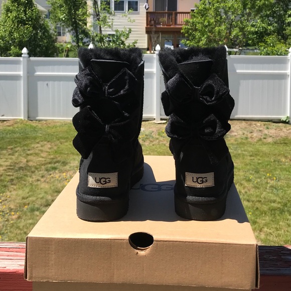 UGG Bailey Bow II Velvet Ribbon - Picture 5 of 10